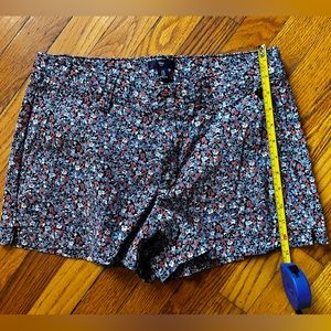 Gap blue flower 3” inseam mid rise shorts